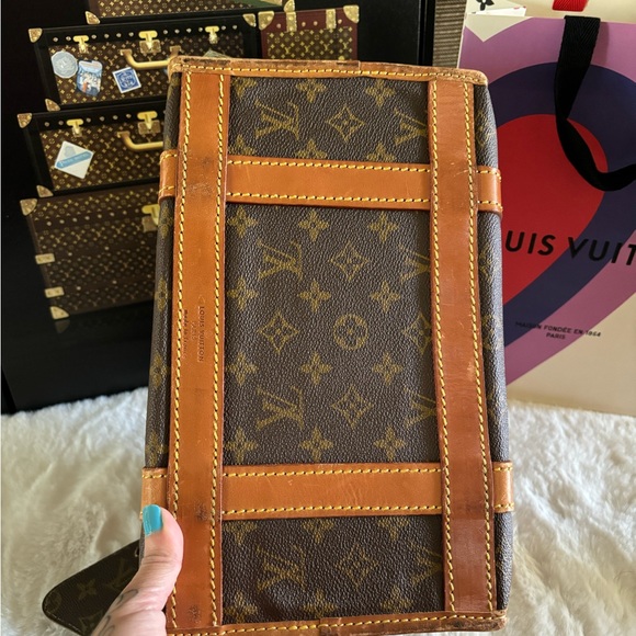 Louis Vuitton - Picture 4 of 16